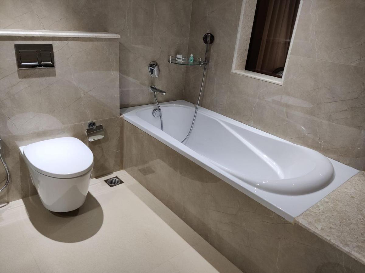 Issacs Residency Hotel Мунар Екстериор снимка