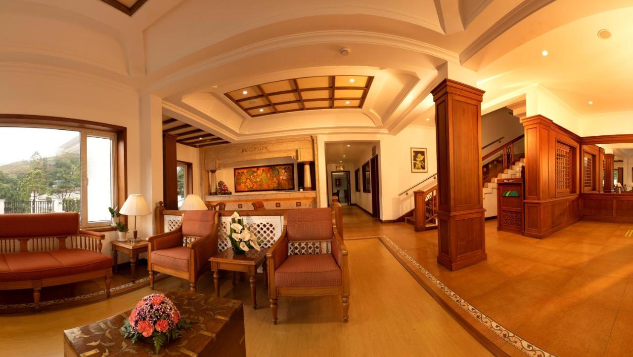 Issacs Residency Hotel Мунар Екстериор снимка
