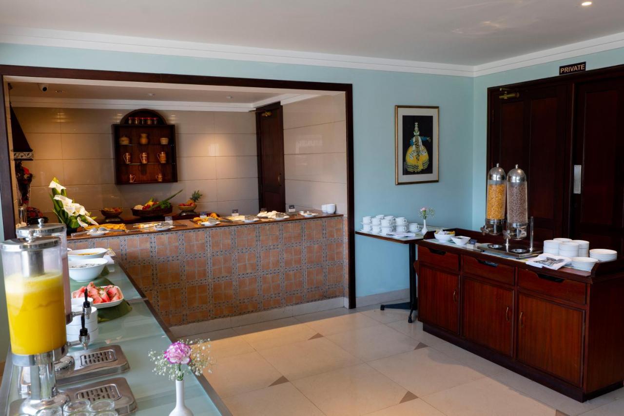 Issacs Residency Hotel Мунар Екстериор снимка