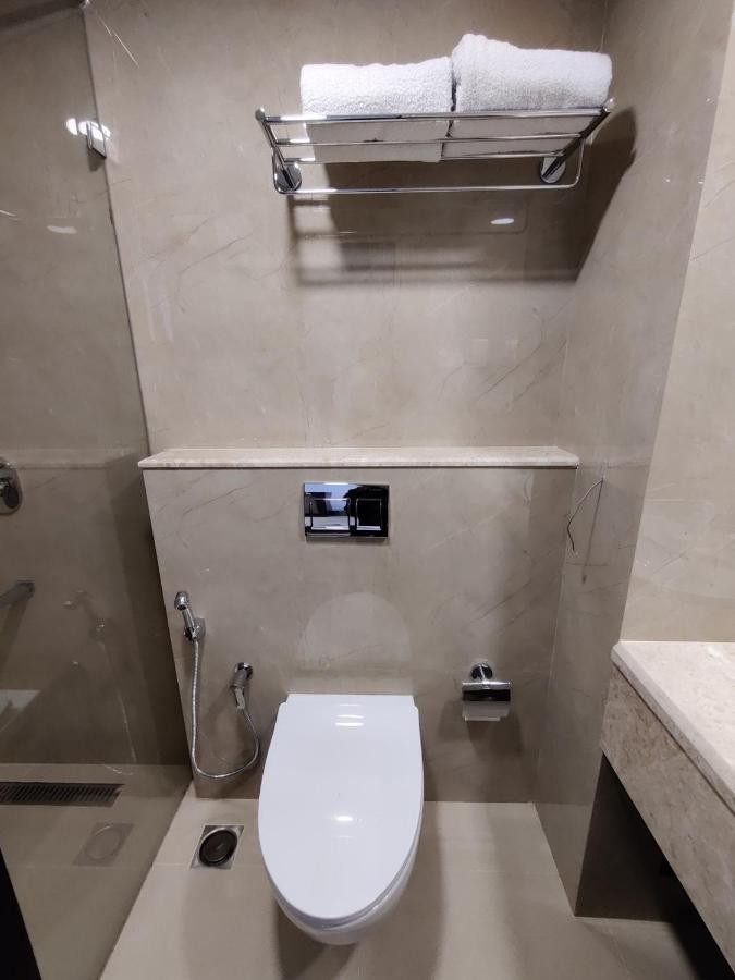 Issacs Residency Hotel Мунар Екстериор снимка