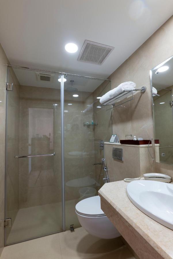 Issacs Residency Hotel Мунар Екстериор снимка