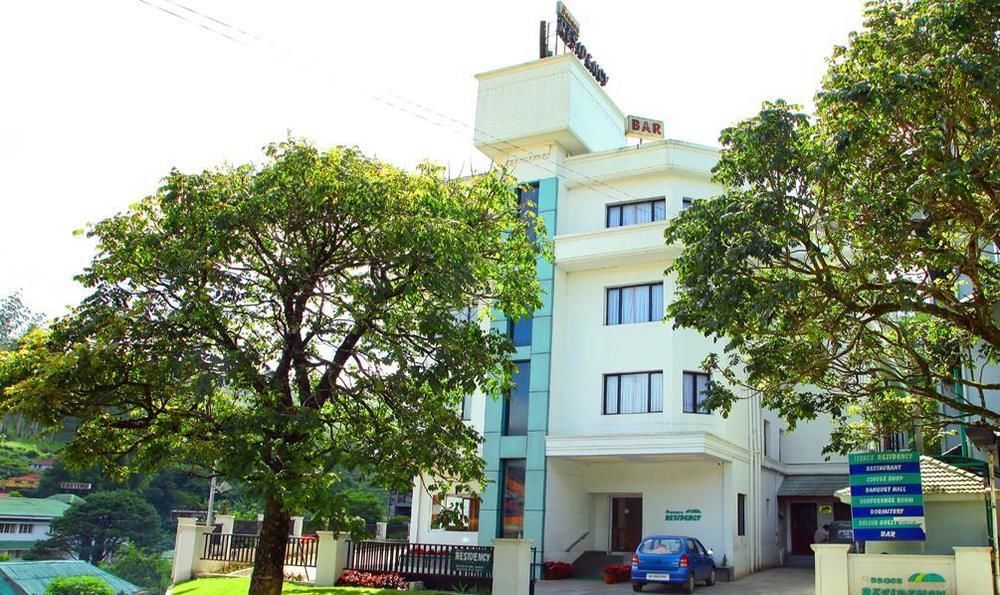 Issacs Residency Hotel Мунар Екстериор снимка