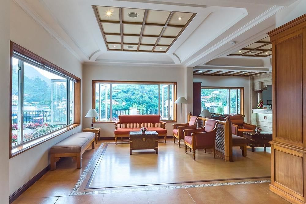 Issacs Residency Hotel Мунар Екстериор снимка