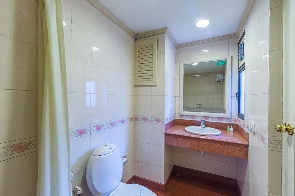Issacs Residency Hotel Мунар Екстериор снимка